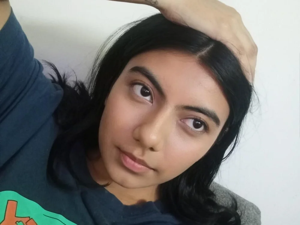 Sheila33_a's Offline Chat Room