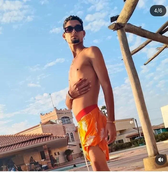 TheCarlos_n Offline XXX chat