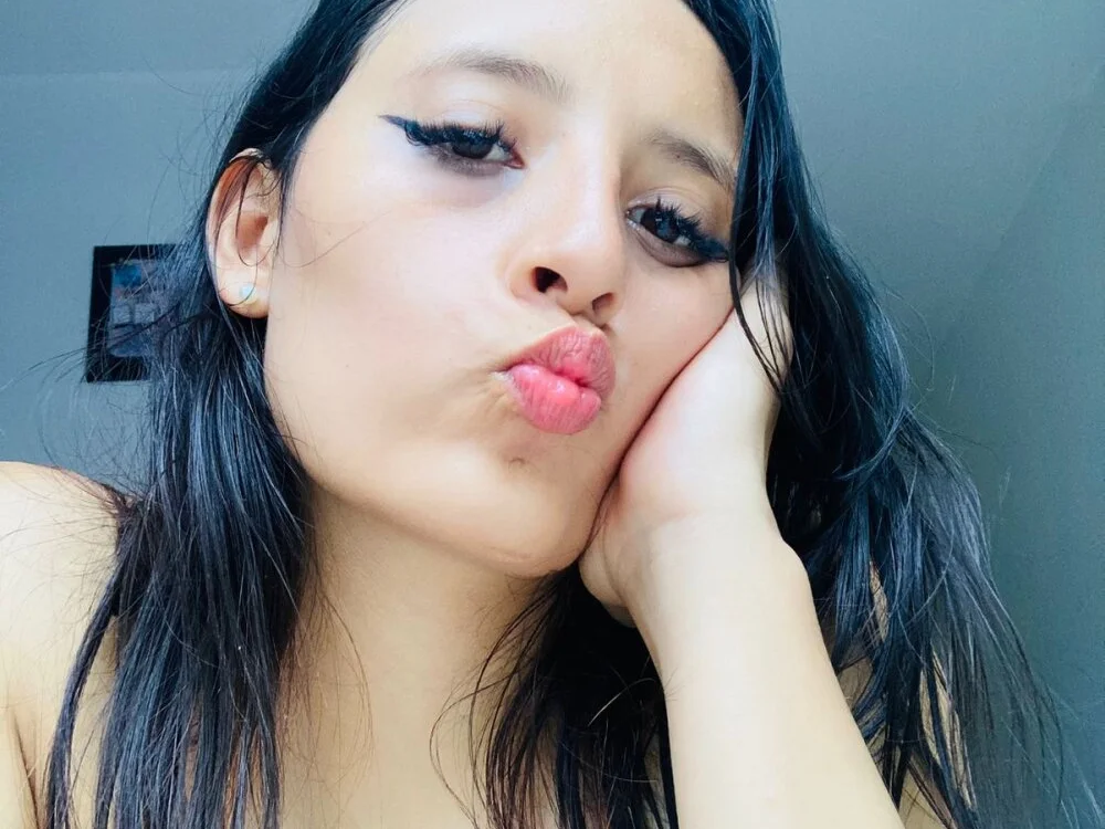 EmySofian Offline XXX chat