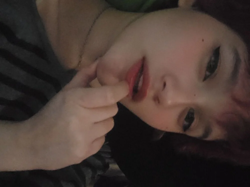 sirennmoonnn_ offline XXX-chat