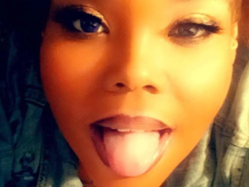 KinkyTayyy offline chatrum