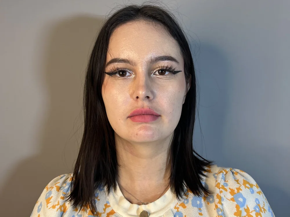 LoraHadley's Offline Chat Room