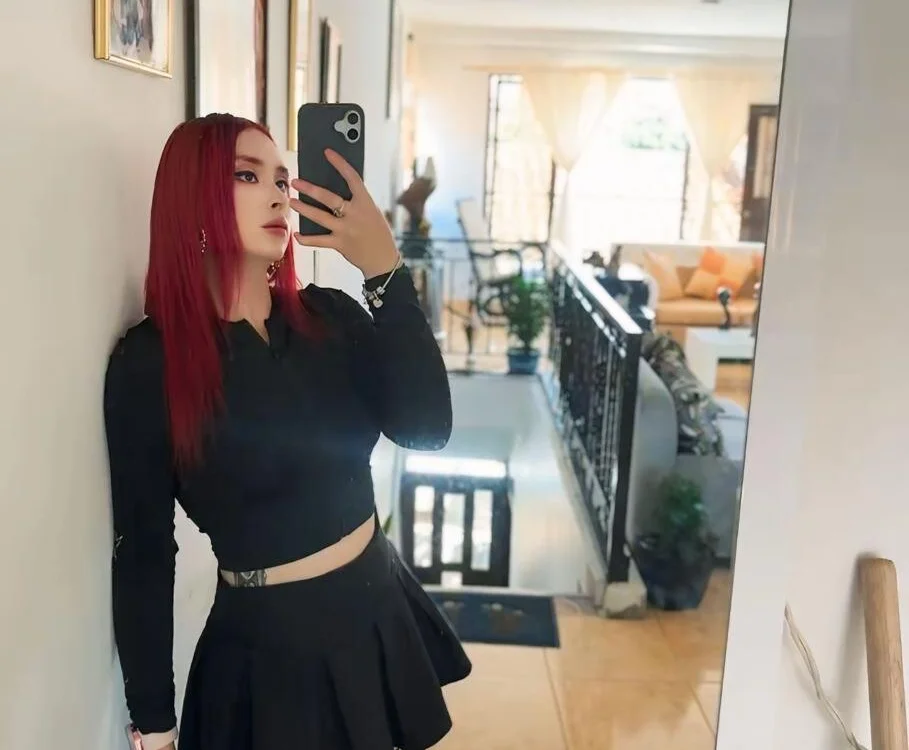 Sophia_LuxxX's Offline Chat Room