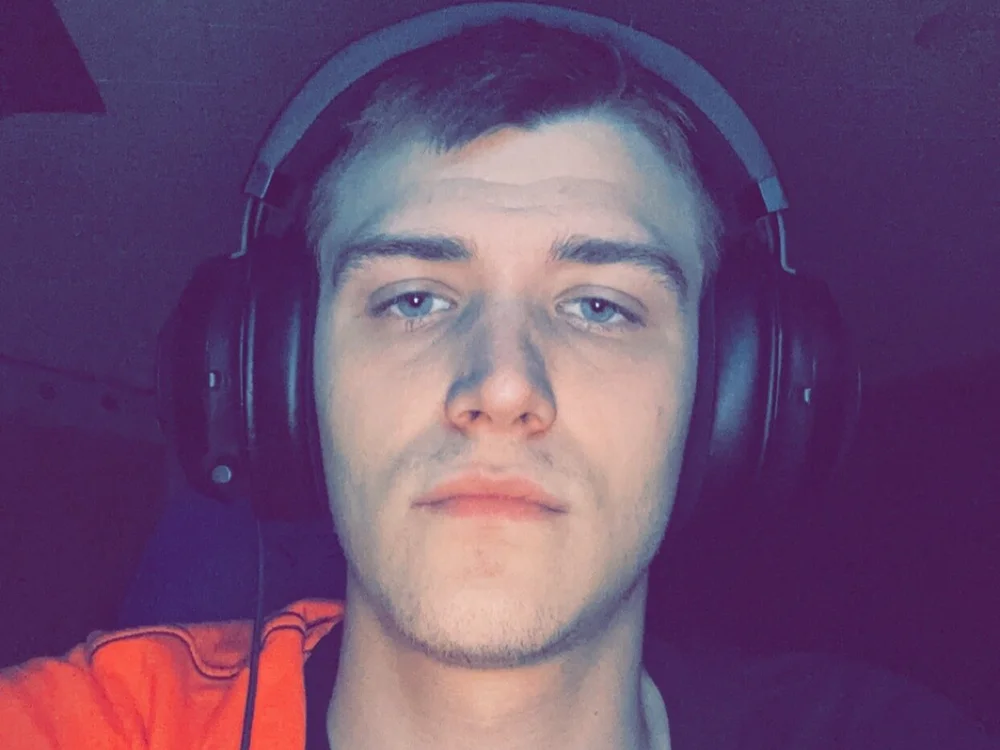 Fart_Boy's Offline Chat Room