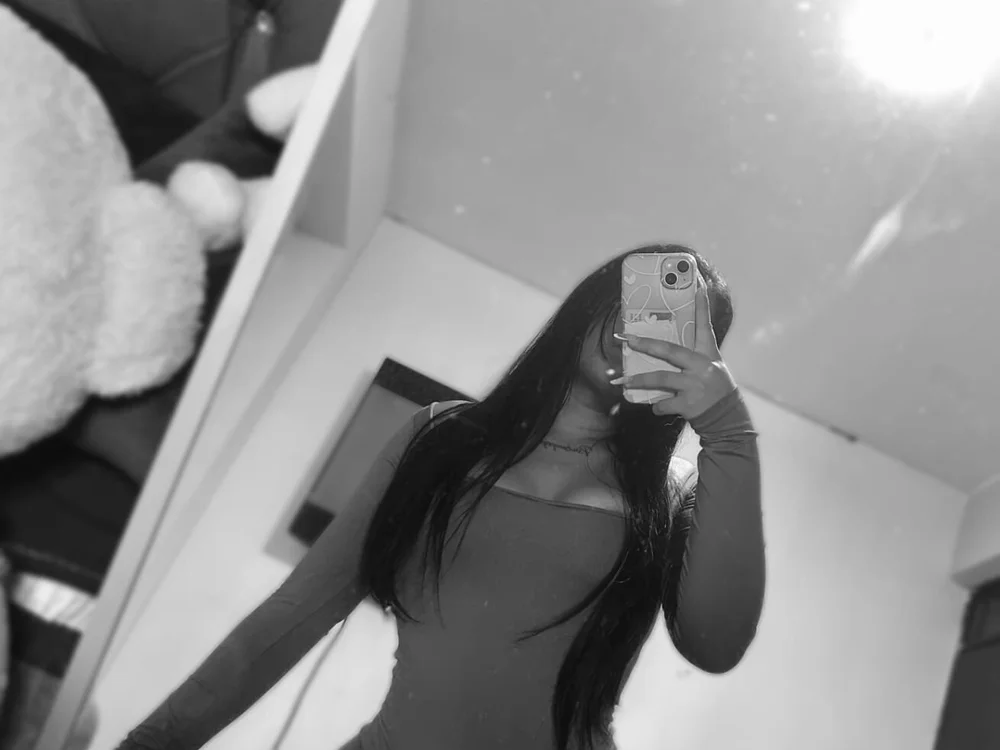 emelyjones48's Offline XXX Chat