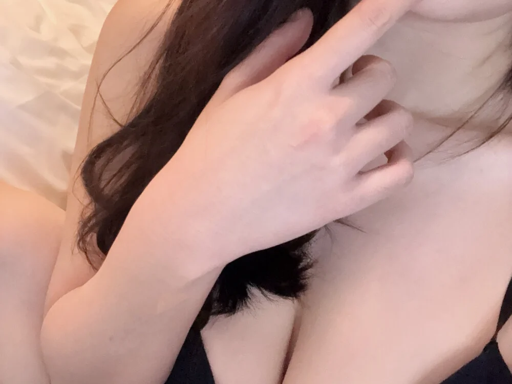 KIKI-righthere's Offline XXX Chat