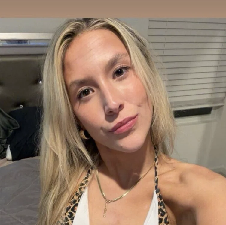 misss_alyssaaaa's Offline Chat Room