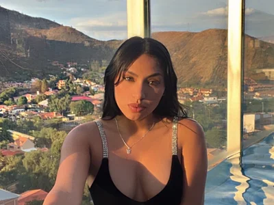 BrunetteBliss69 on StripChat