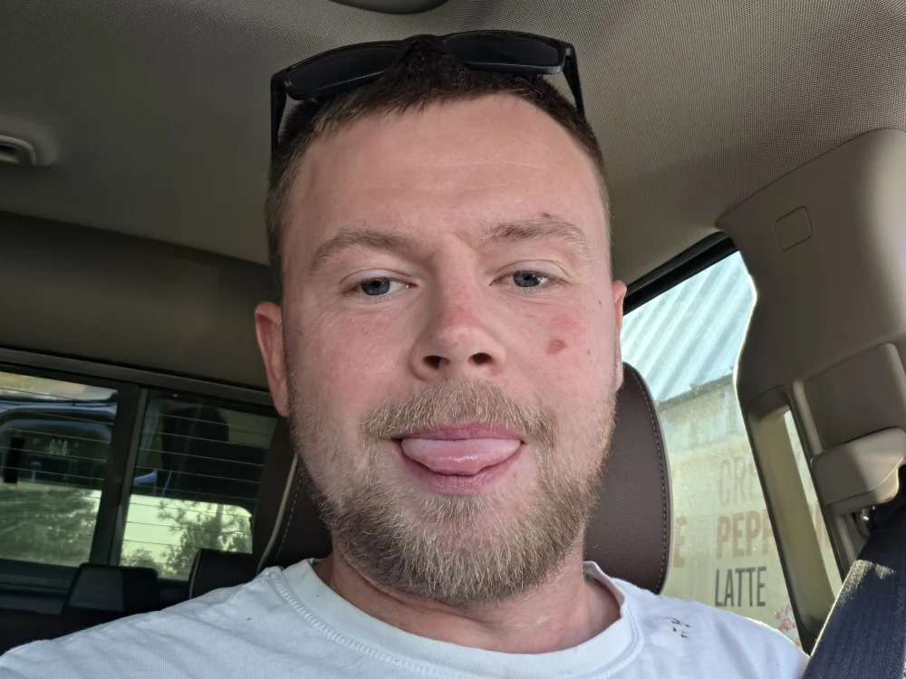 jess27777's Offline Chat Room