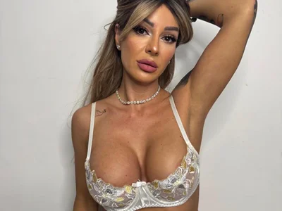 LuxeAllure - Girl 