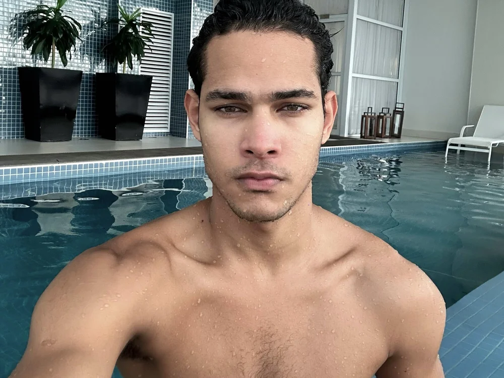 PedroHenryDot Adlı Modelin Çevrimdışı XXX Sohbeti