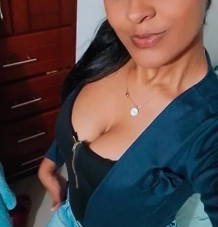 Zefora_Ebony69's Offline XXX Chat