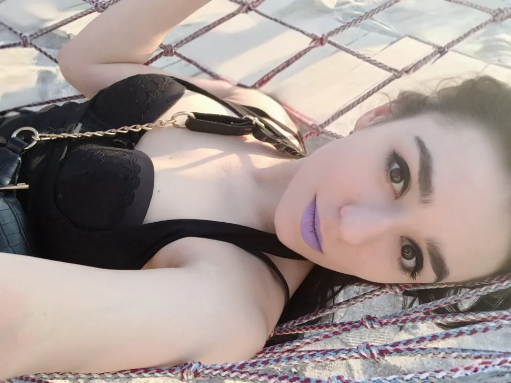 astra_noir Offline XXX-Chat