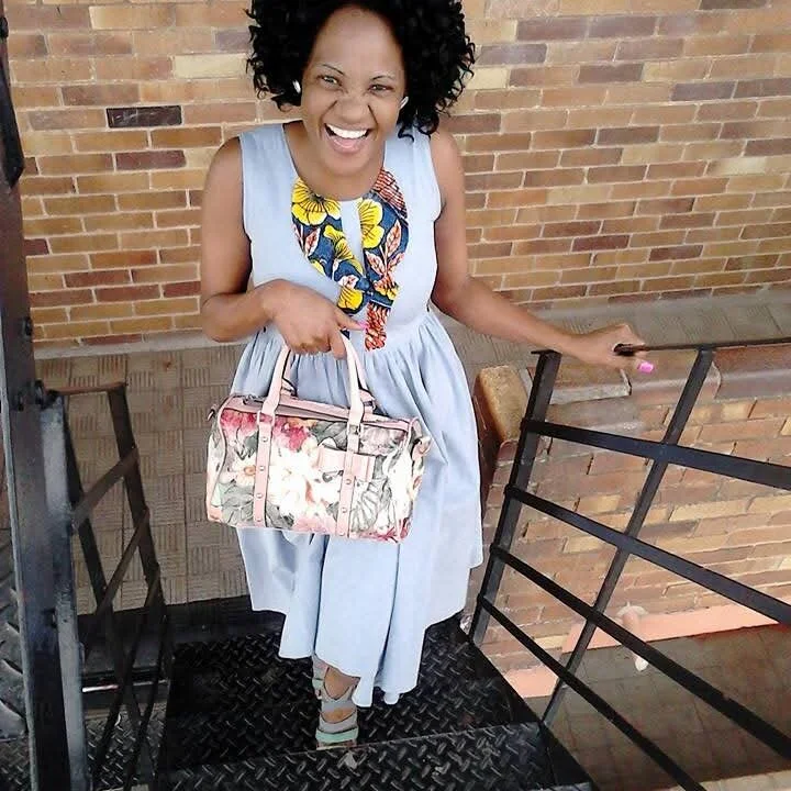 Mommy_Sienna Adlı Modelin Çevrimdışı XXX Sohbeti