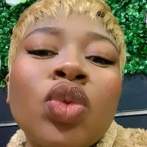 Madame_HoneyT offline XXX-chat