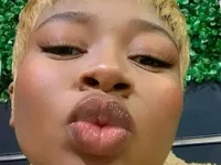 Madame_HoneyT's Offline XXX Chat