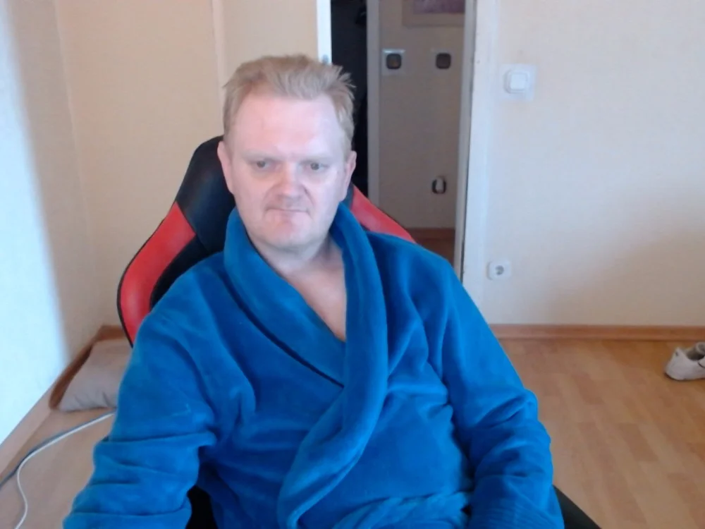 PainnDAss1979 offline chatrum