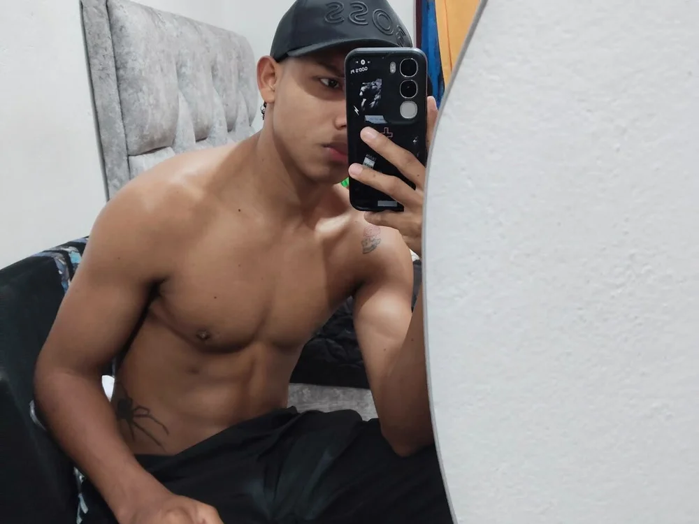 Elio_kai1 Offline XXX Chat