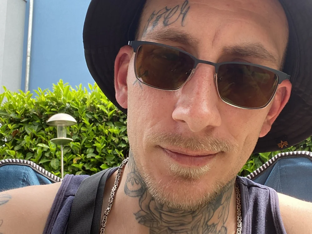 talltattooedboy's most recent online preview