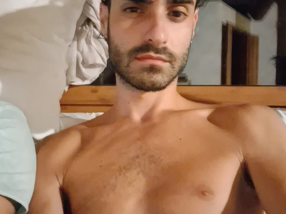 TwoHotGaysX's most recent online preview