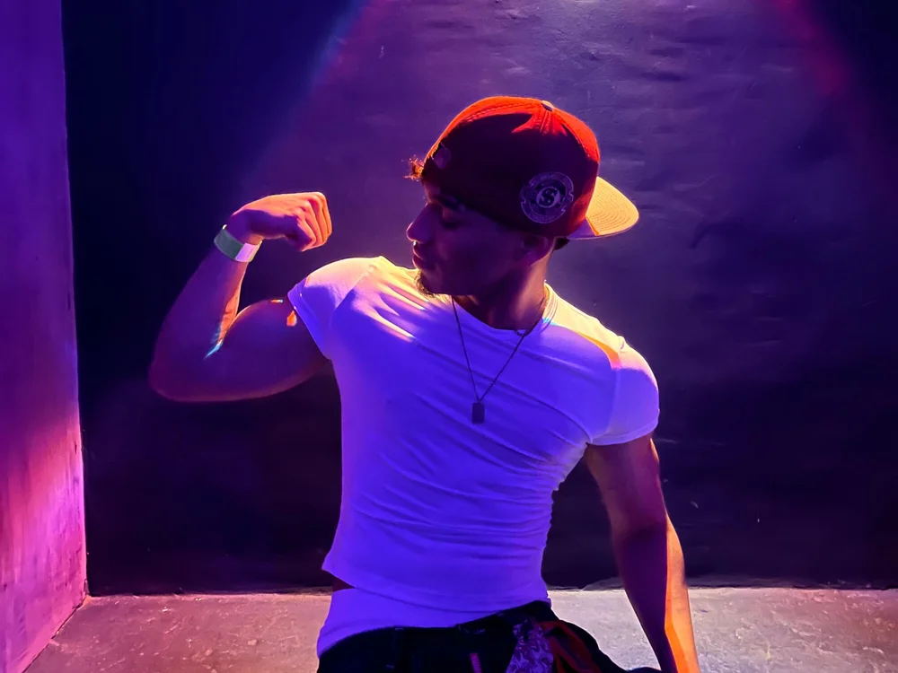 beako_strong's Offline Chat Room