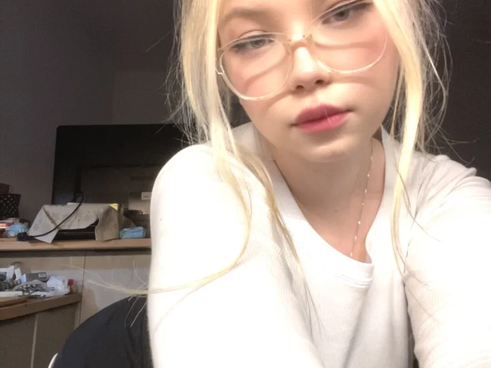 talia_sin's Offline Chat Room