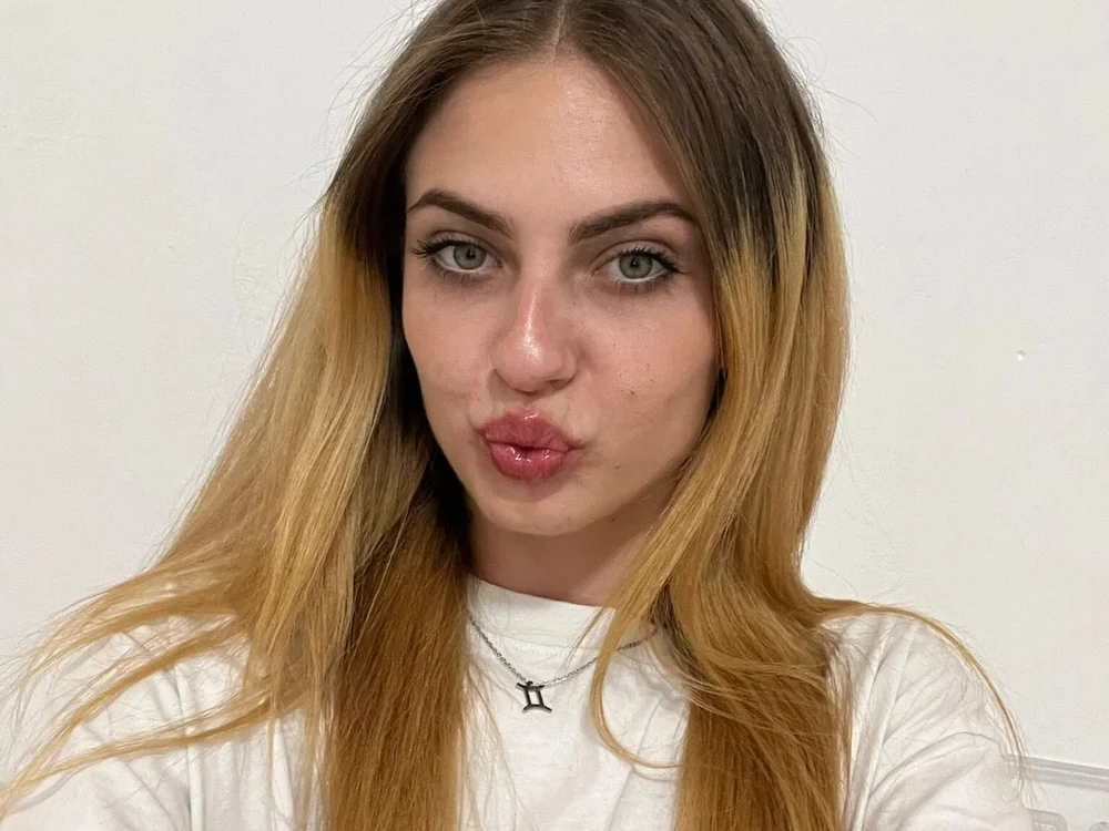 AngelAndLilith's Offline Chat Room