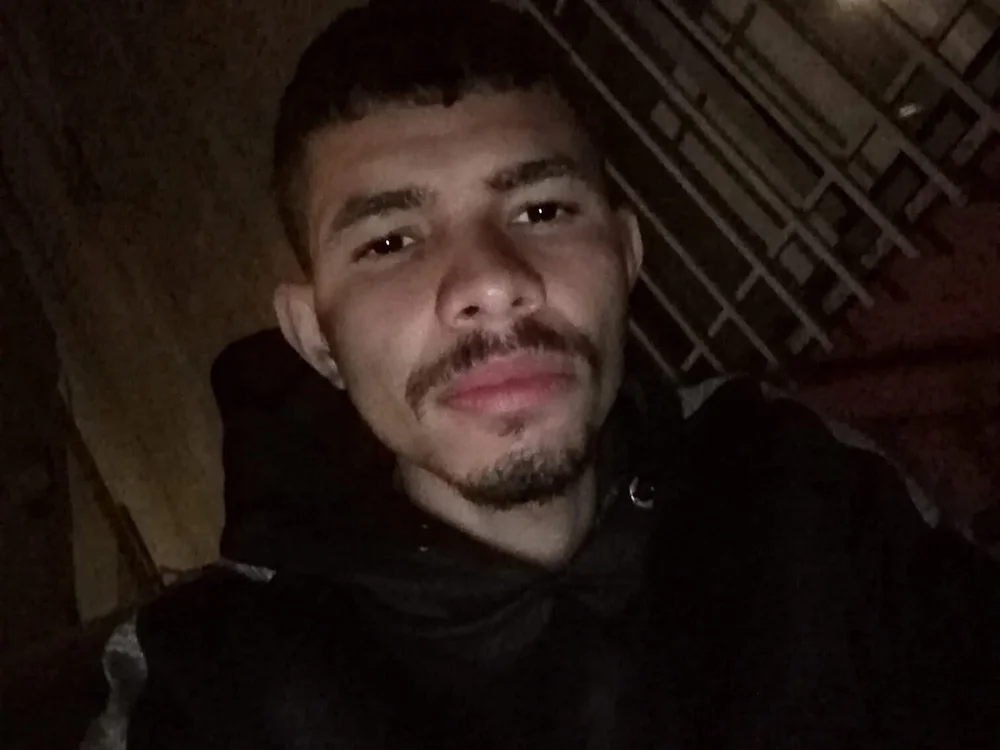 lfernando310's Offline Chat Room