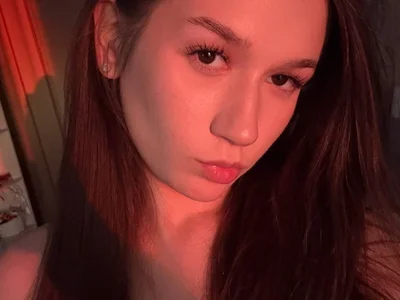 Live room thumbnail for emilylovetokens