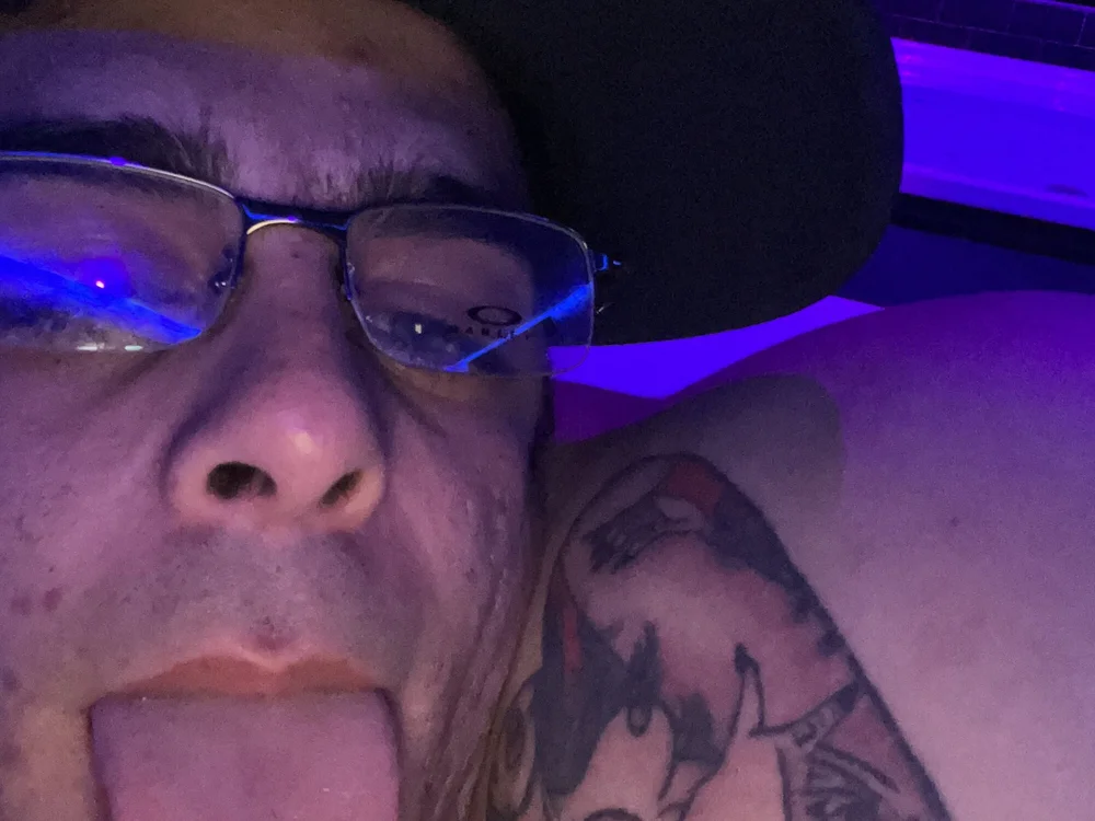 Timidoenjoado's Offline Chat Room