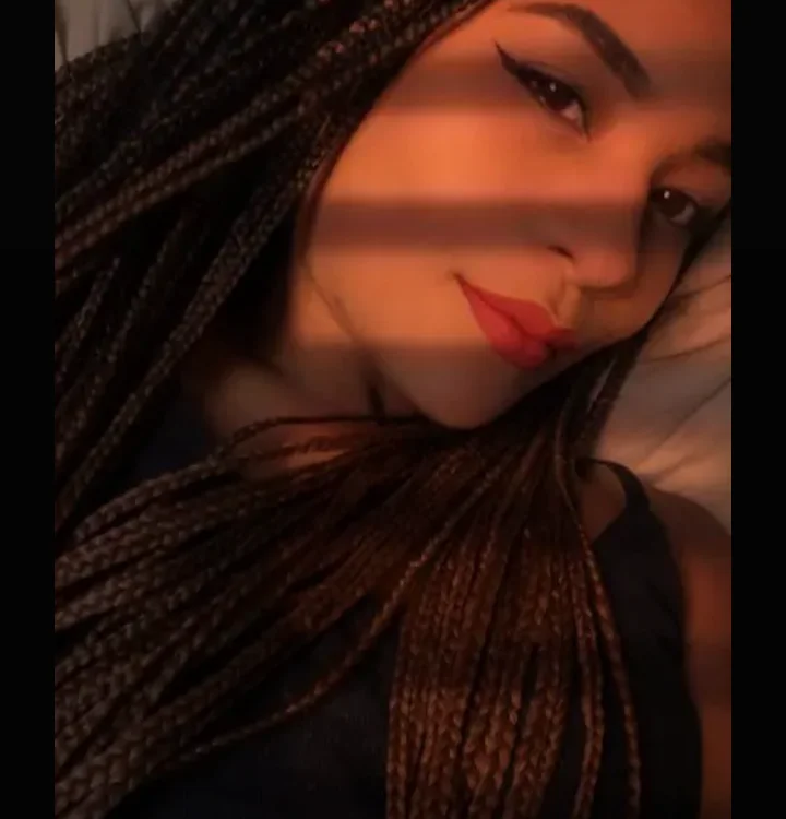Lezllyll's Offline XXX Chat