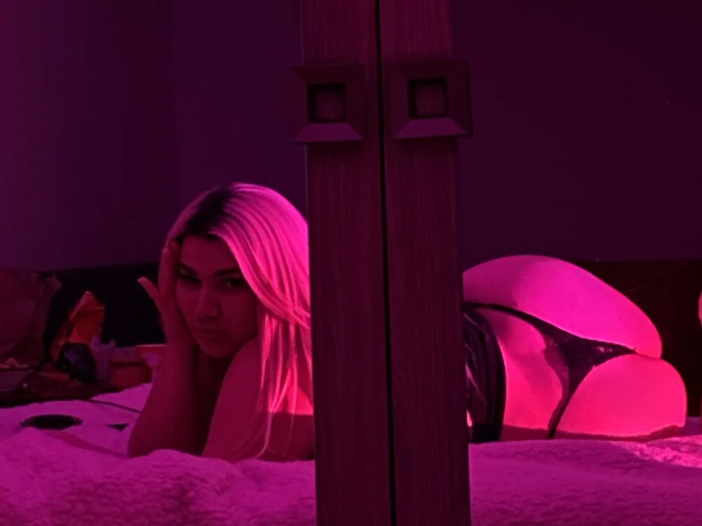 Leya__Droit Chat XXX offline