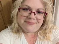 Kinkyhousewife83's Offline Chat Room