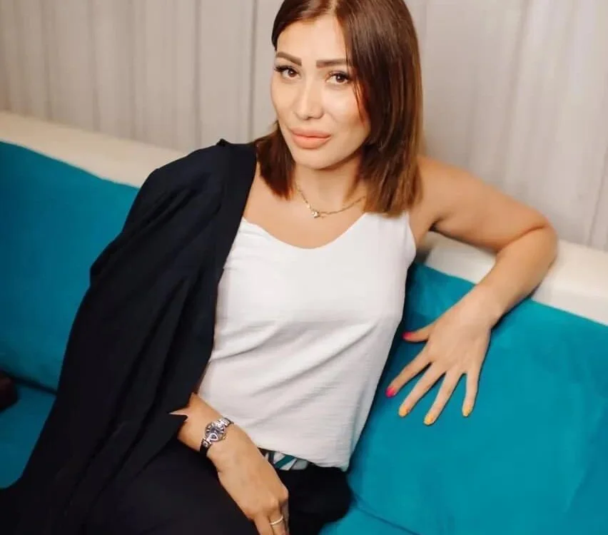 Sabina_Dell's Offline Chat Room