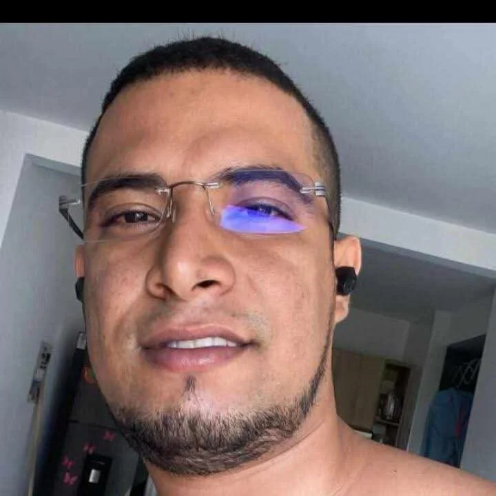 Cardonahot96's Offline Chat Room