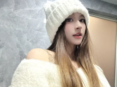 Juzi_x Female Middlepricedprivatesyoung Webcam Strip