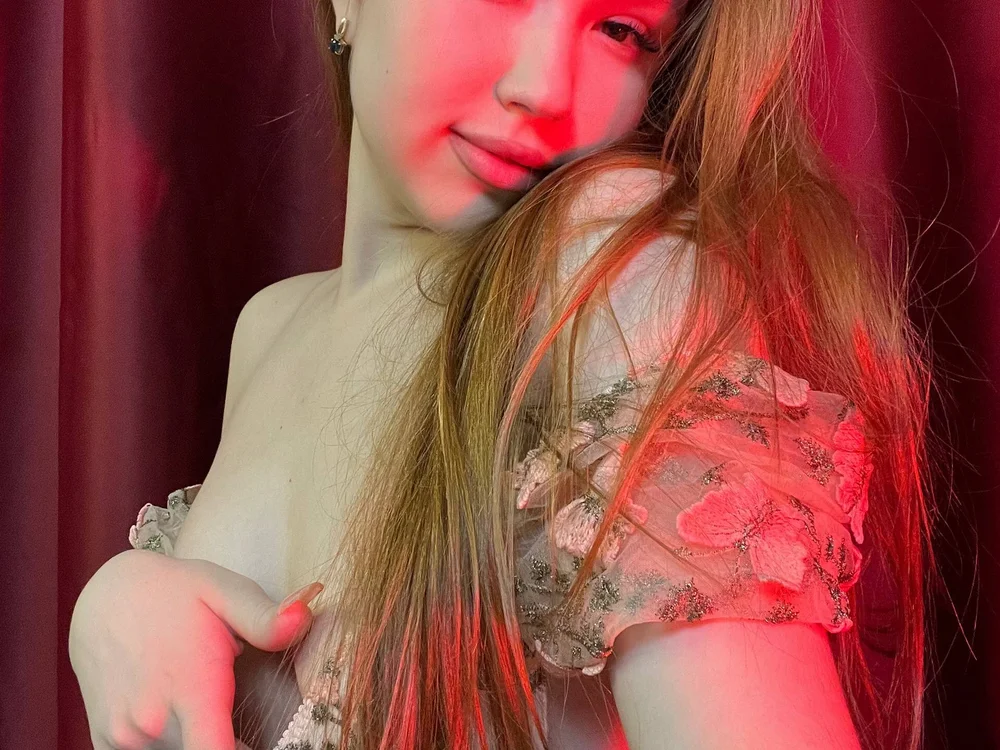 Anne_Blossomm cam model