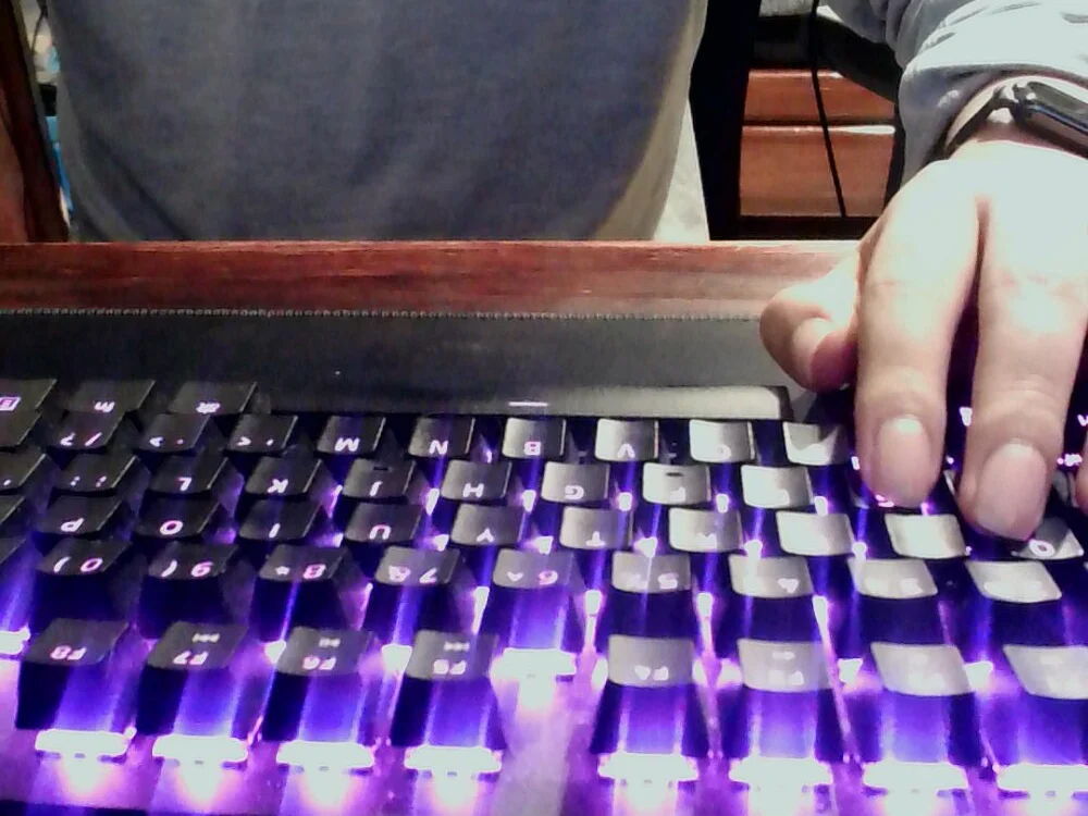 Hotchevalier: офлайн-секс-чат