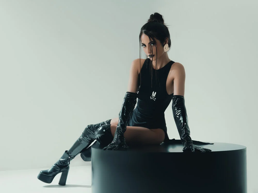 NickyWayne1's Offline XXX Chat