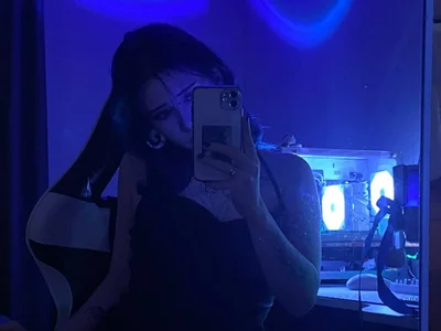 Elira_Vane on StripChat