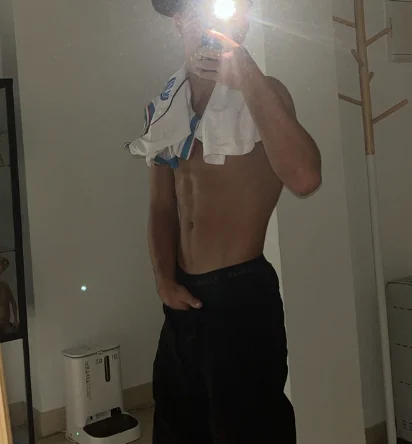 دردشة Axeeeeeeeeeeeel الجنسية دون اتصال