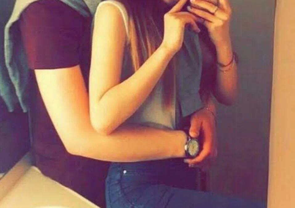 Hotmaturedcouples' Offline Chat Room