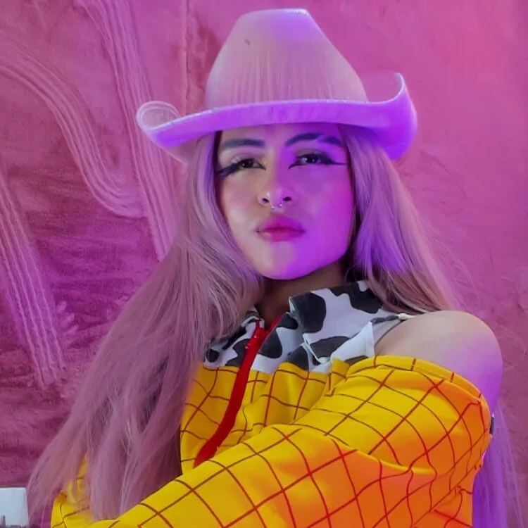 Emily_hall19 Chat XXX Ngoại tuyến