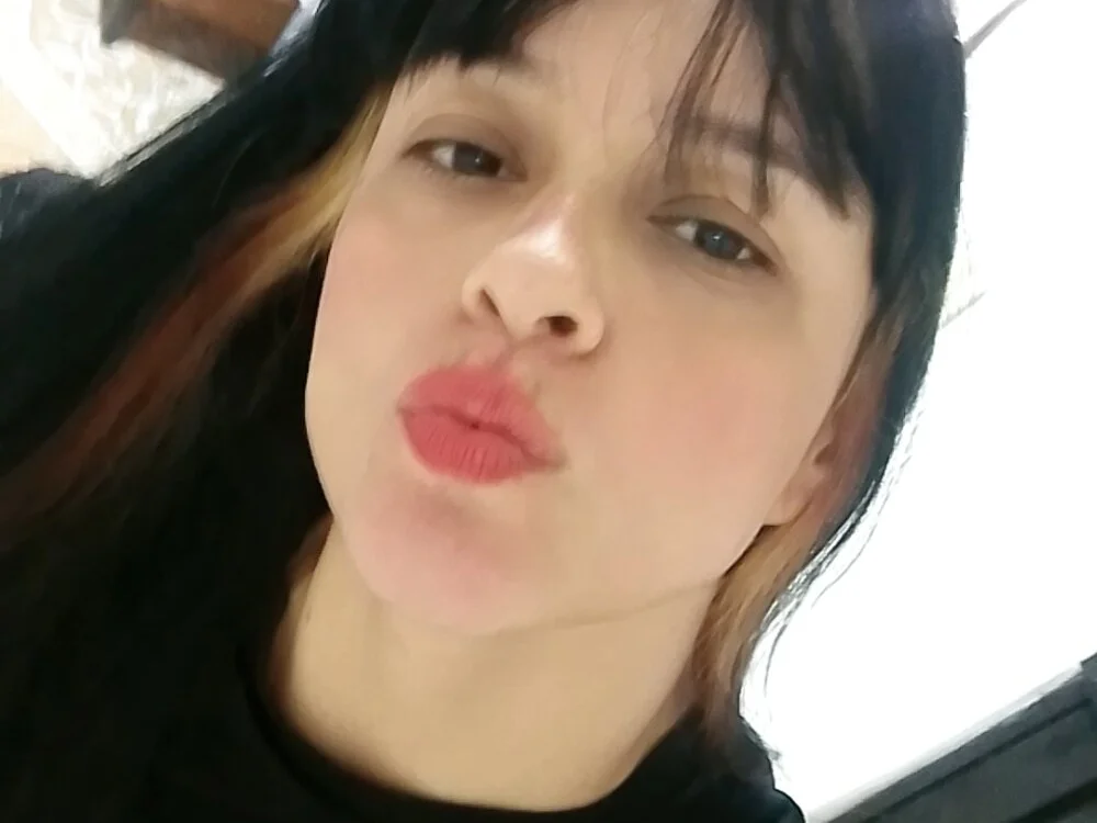 maya_levanaa's Offline XXX Chat