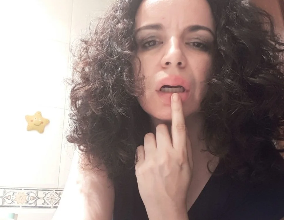adrianamilf's Offline Chat Room