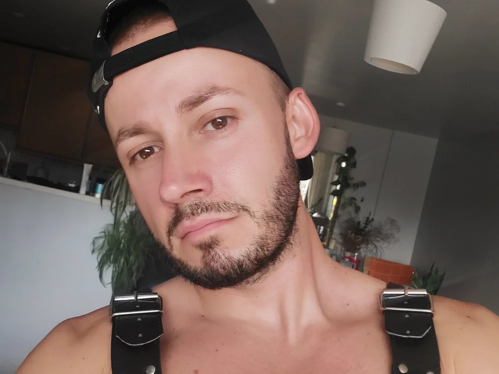 dildoloveruk's Offline XXX Chat