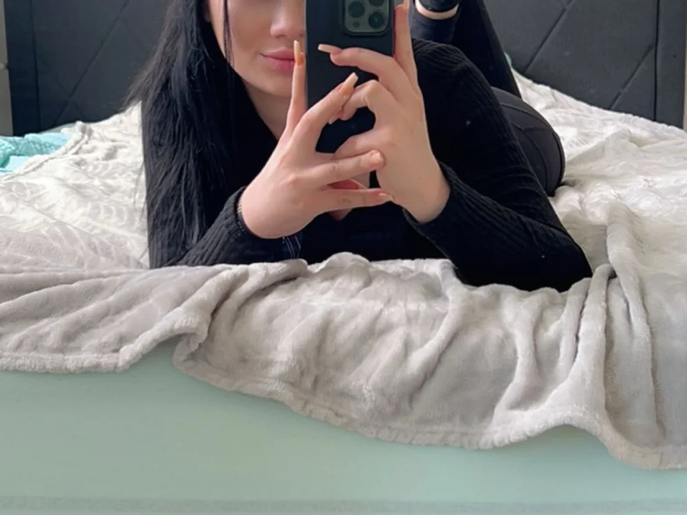 Chatroom XXX hors ligne de Ellybttn_