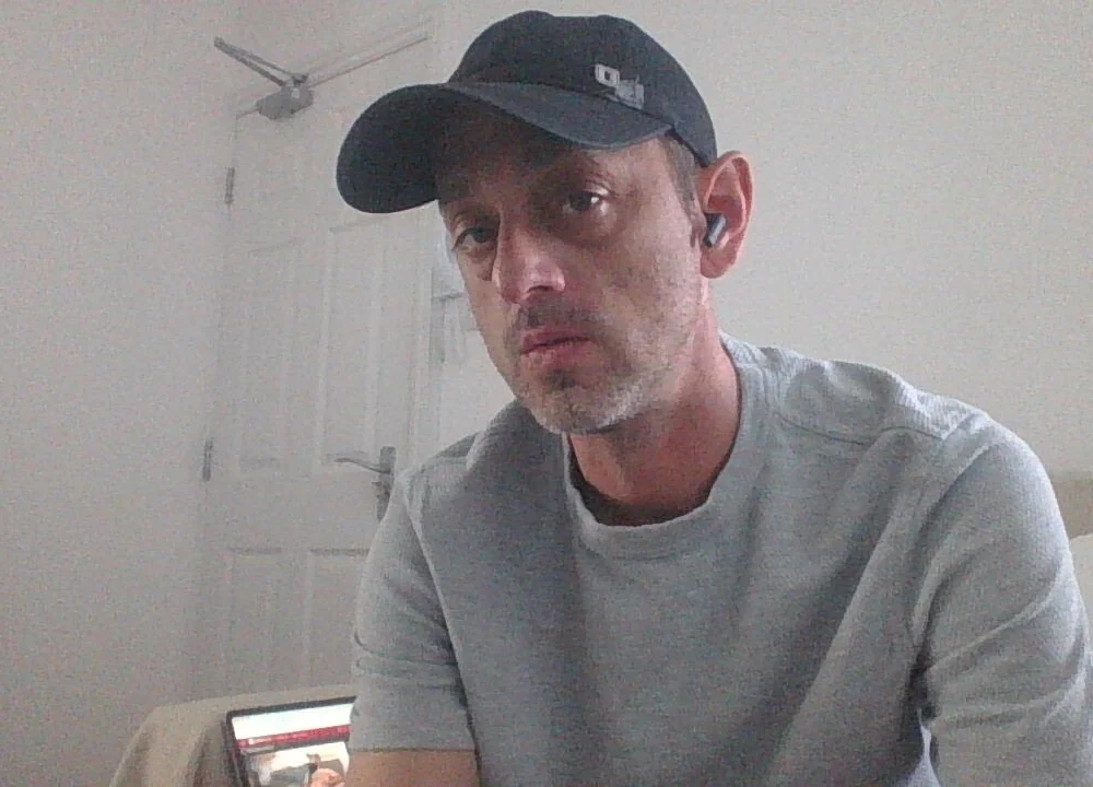 Chat +18 off-line de AZIZ8110