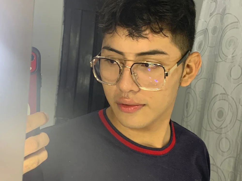 EDWARD_CULLEN20's Offline XXX Chat