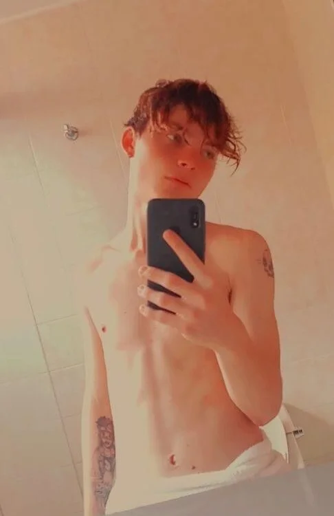 ห้องแชทออฟไลน์ของ bad_young_boy_
